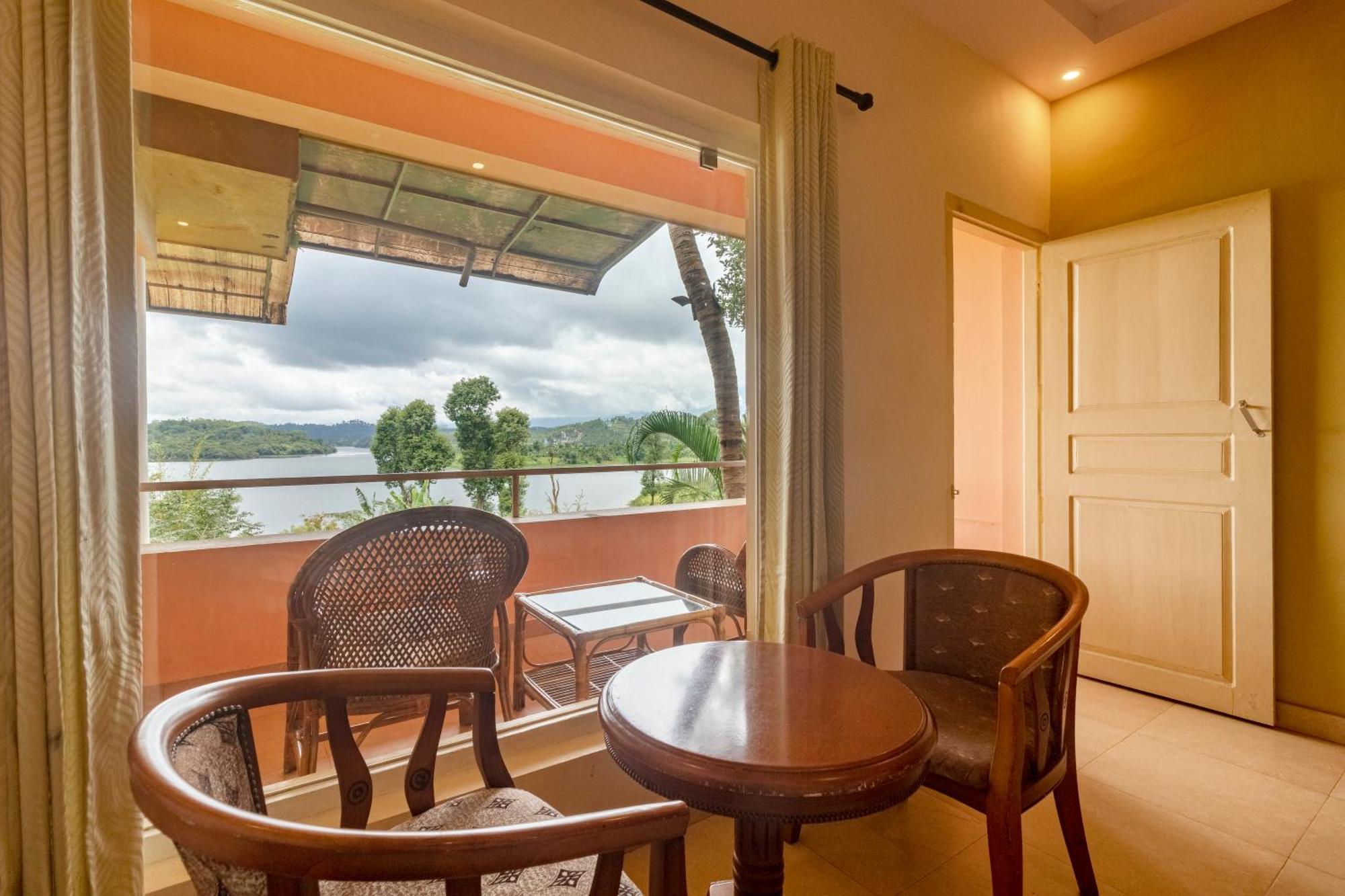 การาปูจา วิลเลจ รีสอร์ต Hotel วายานาด ภายนอก รูปภาพ