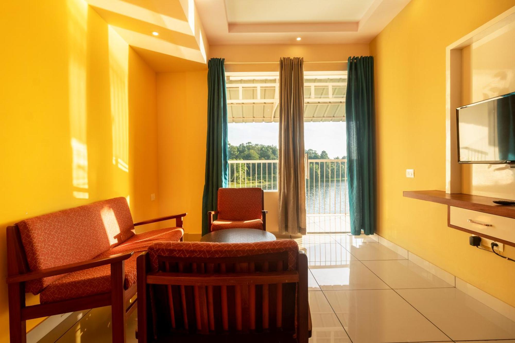 การาปูจา วิลเลจ รีสอร์ต Hotel วายานาด ภายนอก รูปภาพ