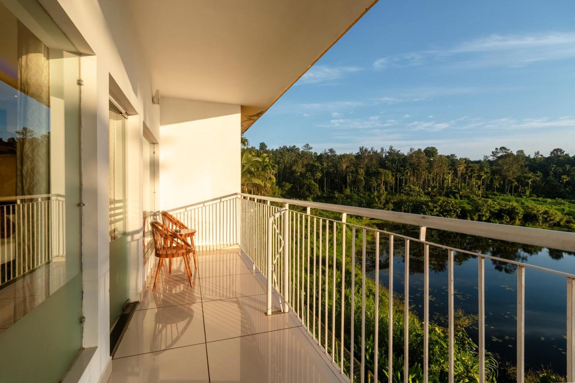 การาปูจา วิลเลจ รีสอร์ต Hotel วายานาด ภายนอก รูปภาพ
